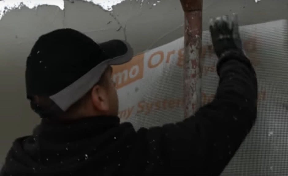 Siatka zbrojąca zatapiana w warstwie kleju. fot. Termo Organika Siatka zbrojąca zatapiana w warstwie kleju. fot. Termo Organika
