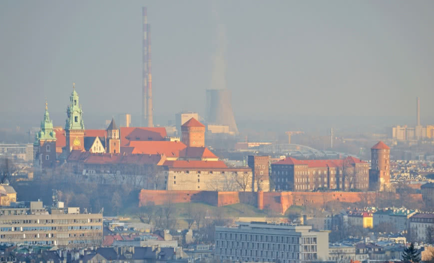 Kopciuchy wciąż bezkarne. Kontrole antysmogowe w gminach zawodzą