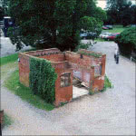 Dovecote Studio - ruiny - fot. Philip Vile