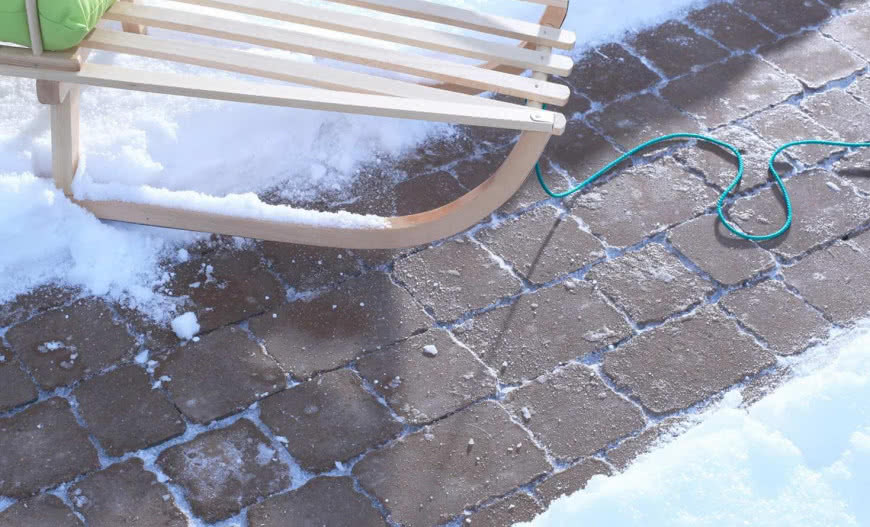 Jak zadbać o kostkę brukową w okresie zimowym?